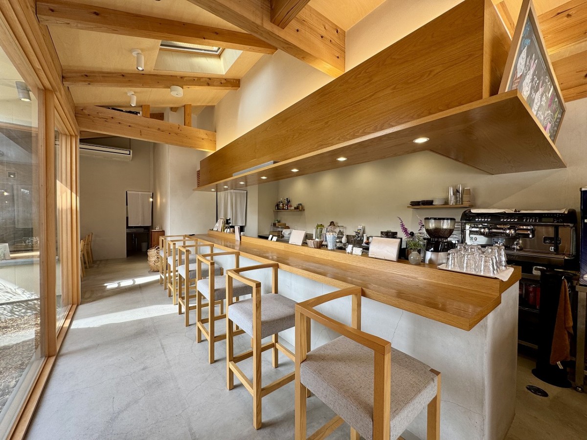 出雲大社の参道にあるカフェ『Koharu(こはる)』の店内の様子