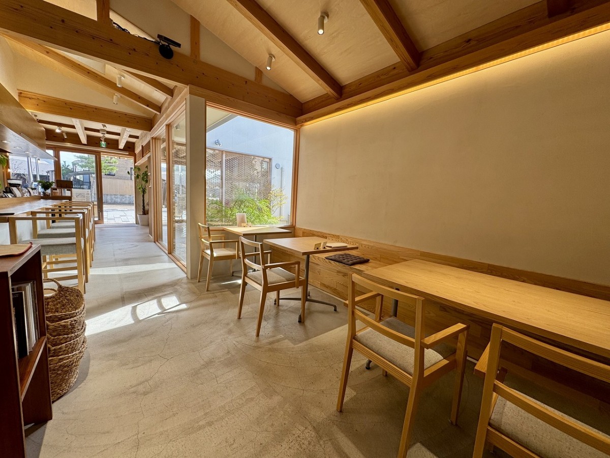 出雲大社の参道にあるカフェ『Koharu(こはる)』の店内の様子