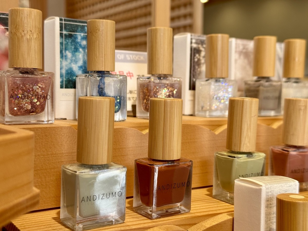 出雲大社の参道にあるカフェ『Koharu(こはる)』の雑貨コーナー