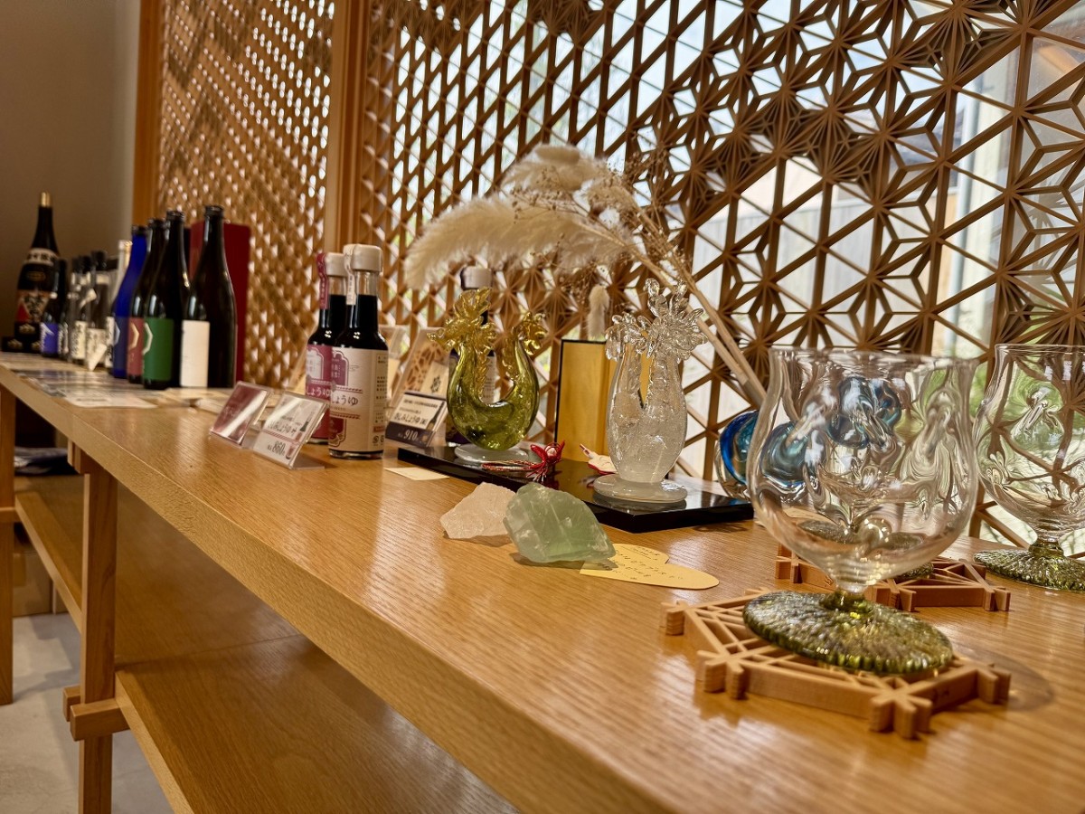 出雲大社の参道にあるカフェ『Koharu(こはる)』の雑貨コーナー