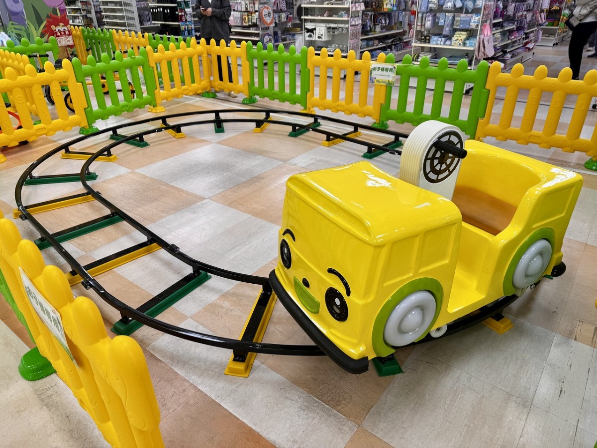 島根県出雲市にある室内遊び場『ザ・キッズ』の様子