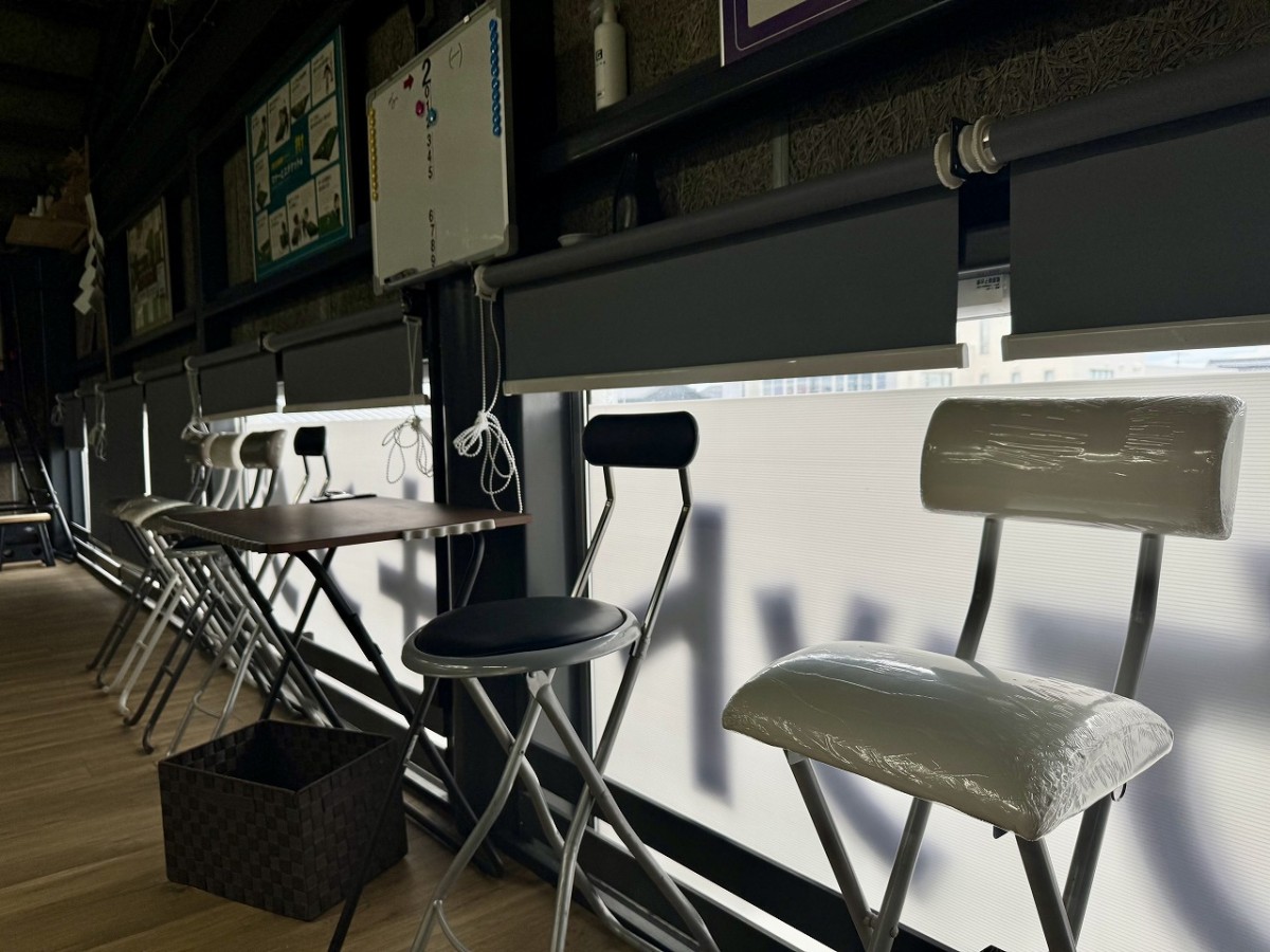 島根県出雲市にあるビリヤード専門店『ポケットキングハウス』の休憩スペース