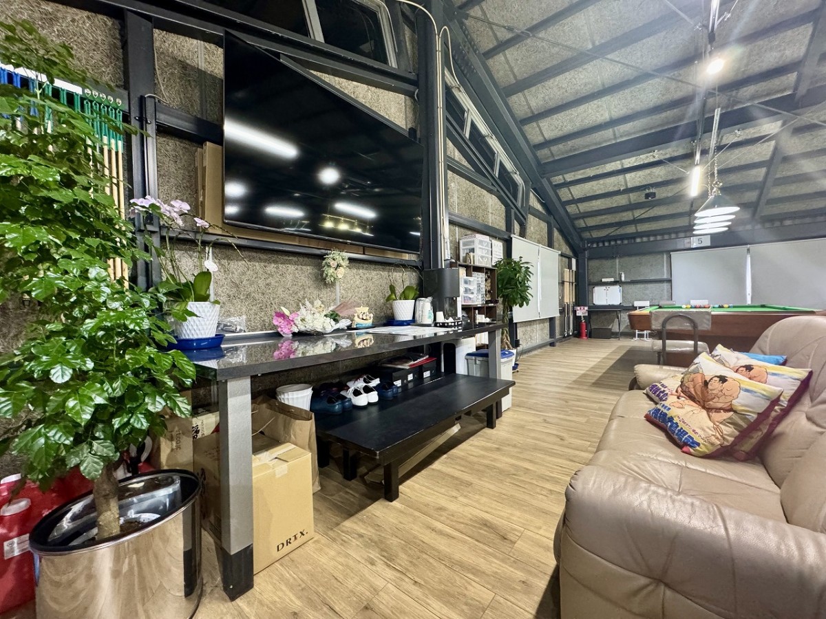 島根県出雲市にあるビリヤード専門店『ポケットキングハウス』の休憩スペース