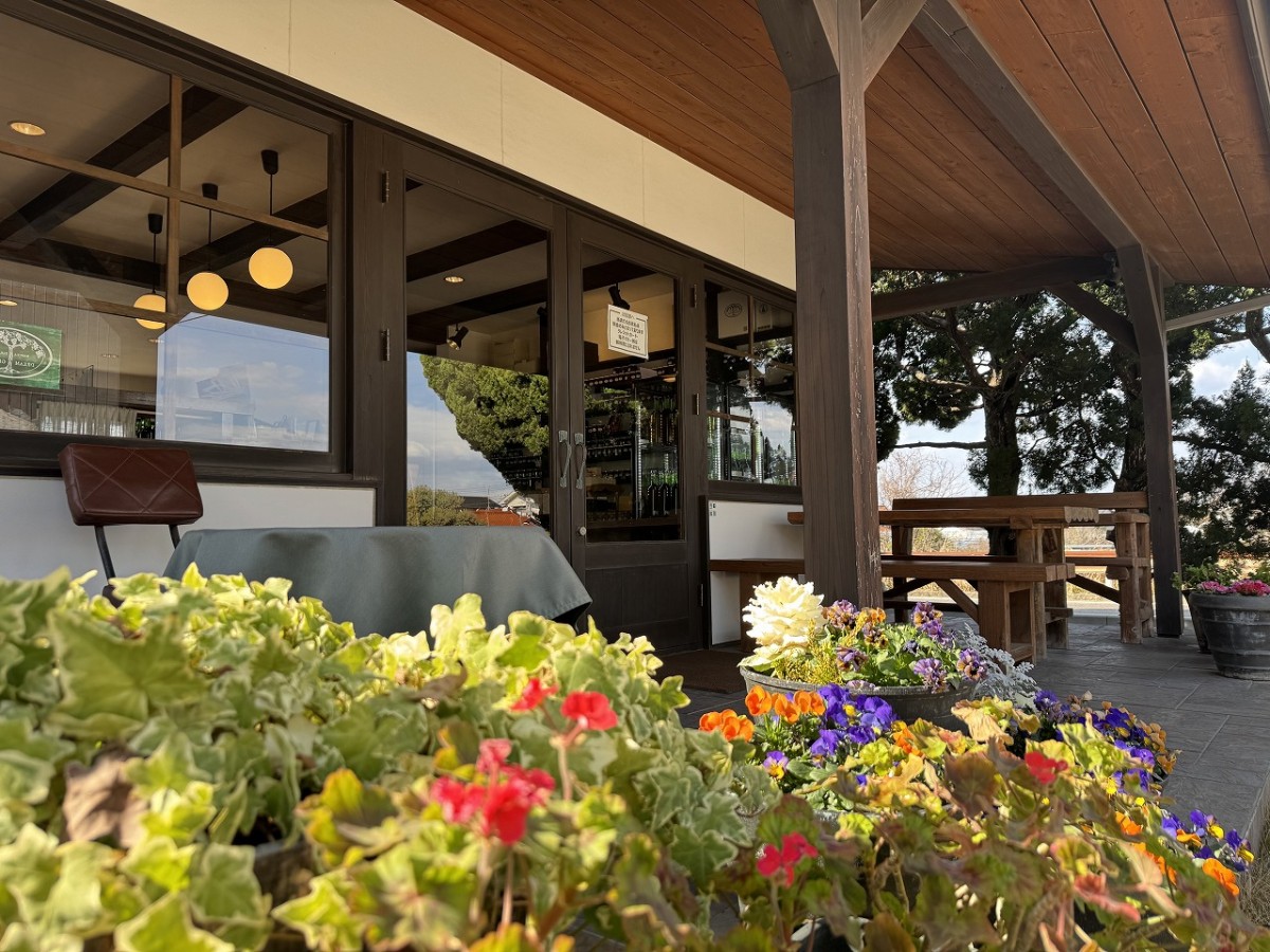 島根県益田市にある『モヌッカ』のテラス席