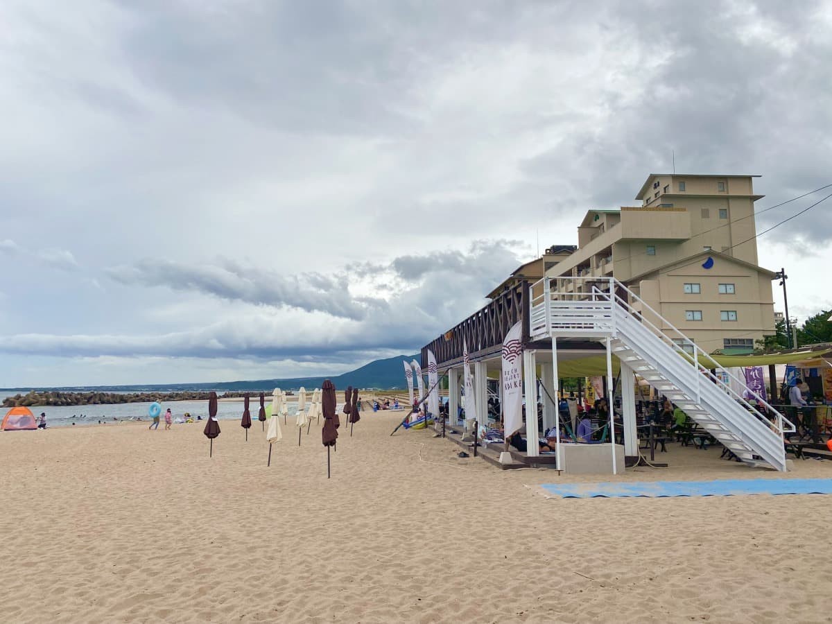 鳥取県米子市の皆生温泉海遊ビーチの海の家「ビーチリゾートKAIKE」