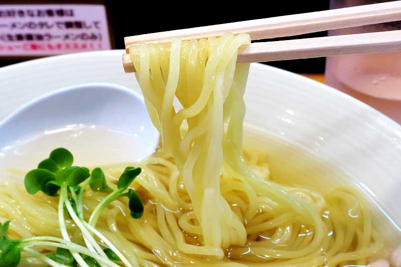 鳥取県琴浦町の人気ラーメン店『麺や たまゆら』の夏季限定ラーメン「あごと鰹だしの冷やし塩ラーメン」