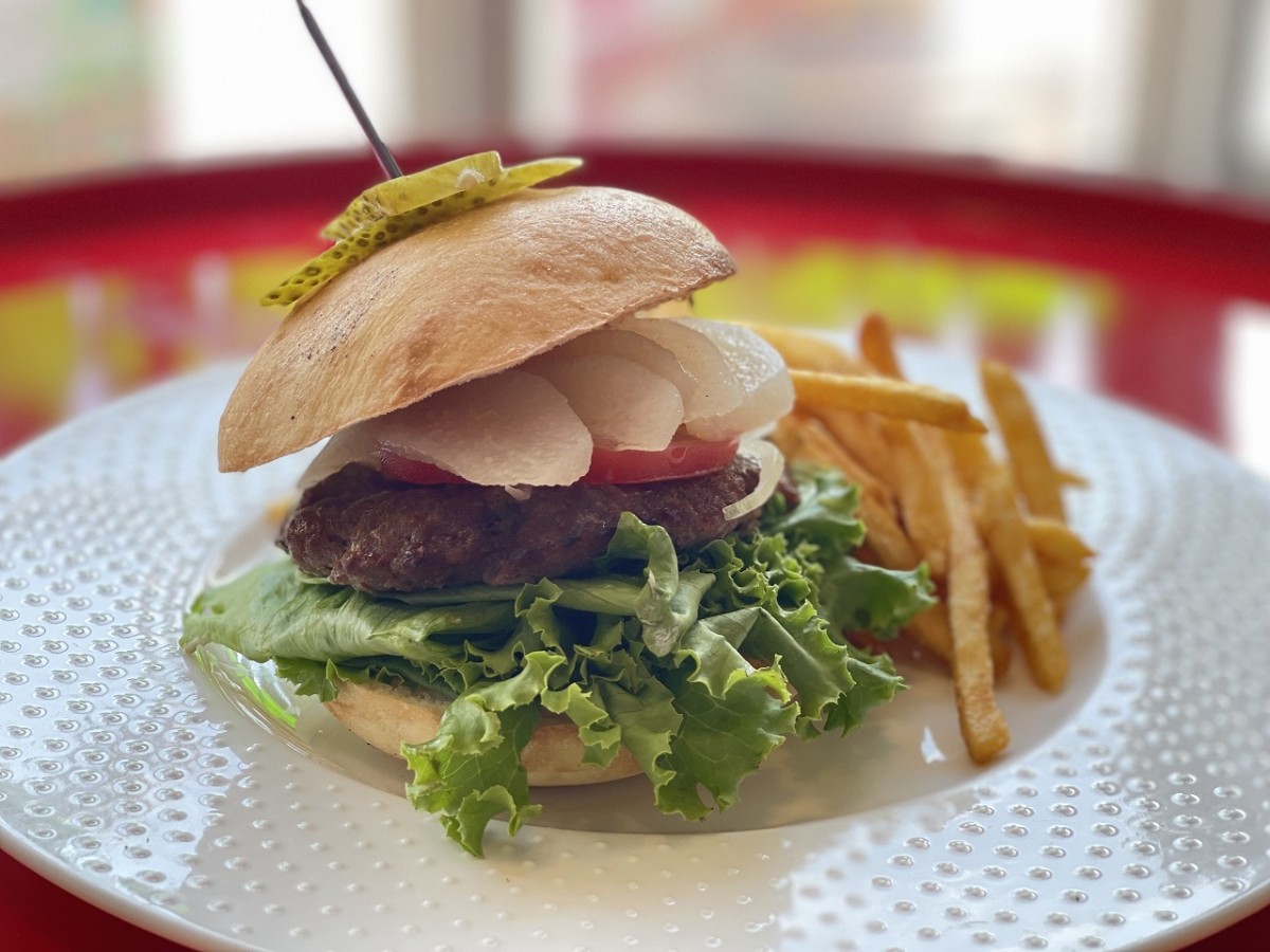 鳥取県米子市の米子市のバーガー店『テイクセカンド』の二十世紀梨バーガー