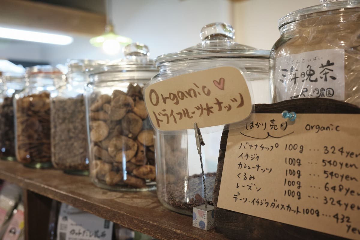 島根県安来市にある『ダーチャさわ』の量り売りナッツ