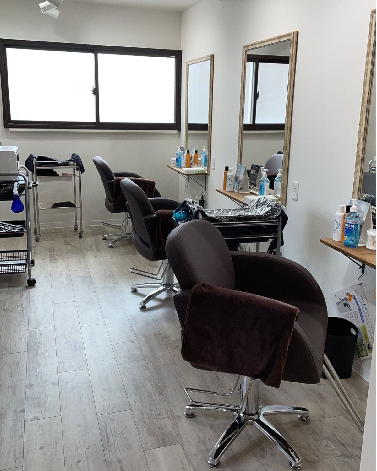 鳥取県米子市にオープンしたヘアカラー専門サロン『髪染屋』の店内の様子