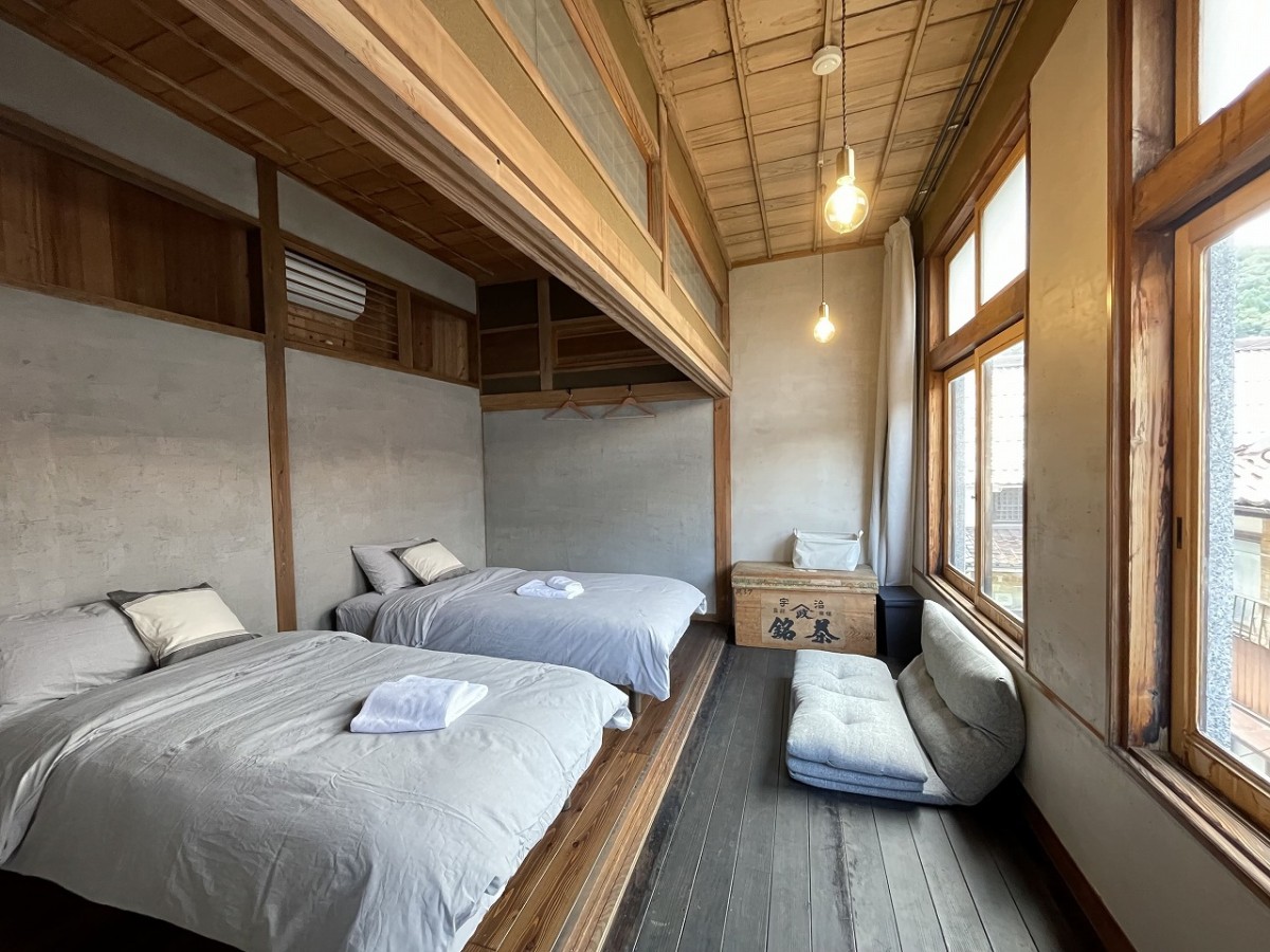 島根県津和野町にある『香味園上領茶舗』の２階にある宿泊スペースの様子