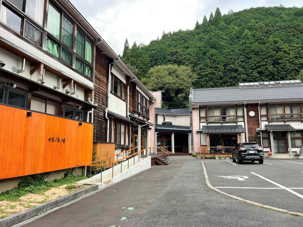 鳥取県智頭町にある『ナギノ森の宿』の外観