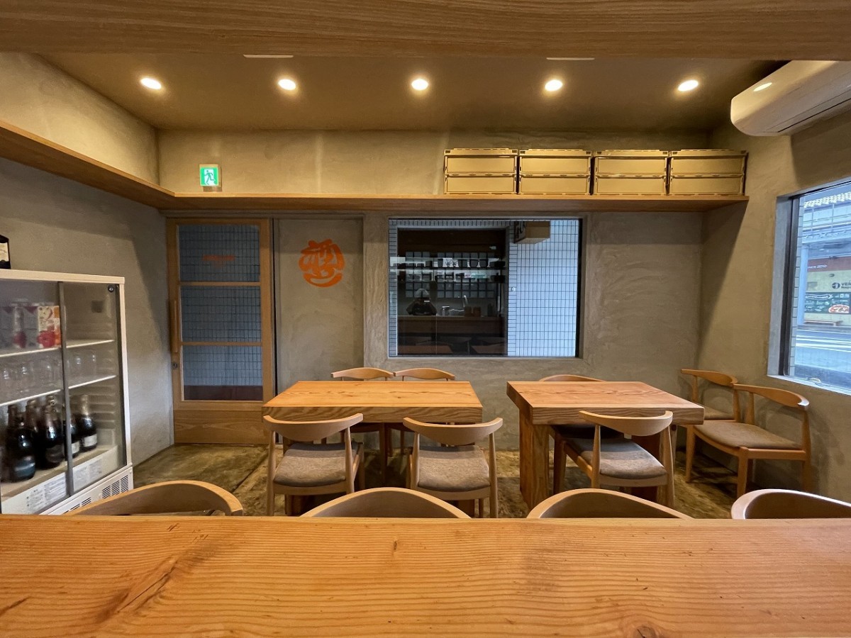 島根県松江市にオープンした『酒と』の店内の様子