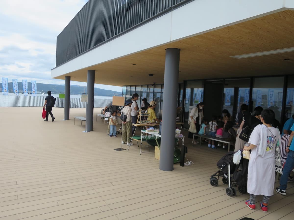 島根県松江市で開催されている朝市「まつえファーマーズマーケット」の現地の様子