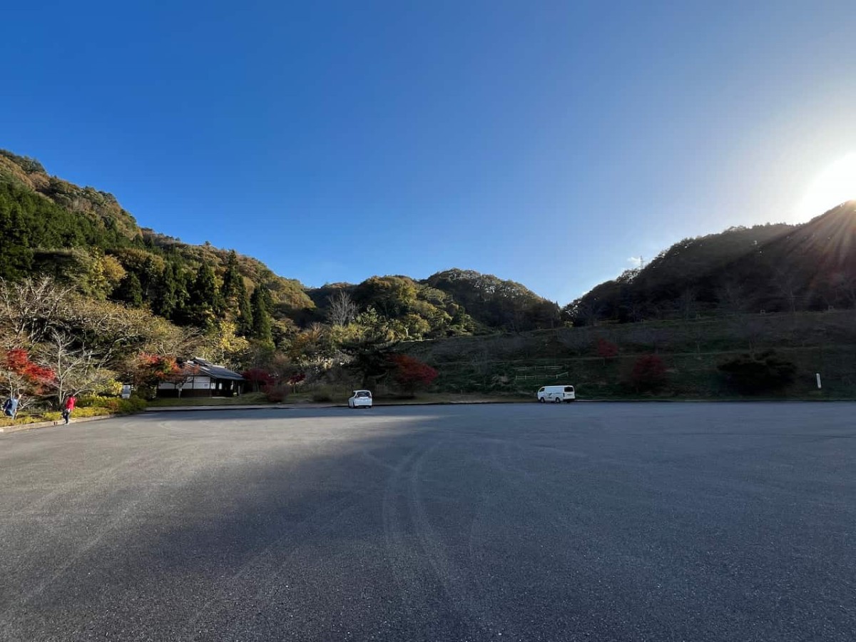 鳥取県日野郡日野町にある『滝山公園』の駐車場