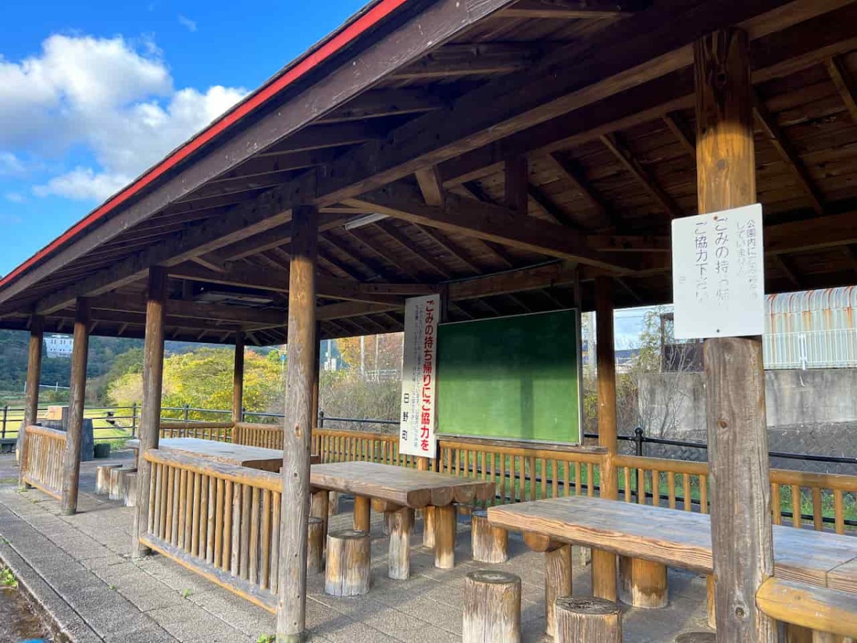 鳥取県日野町にある『黒坂カワコふれあい公園』の様子
