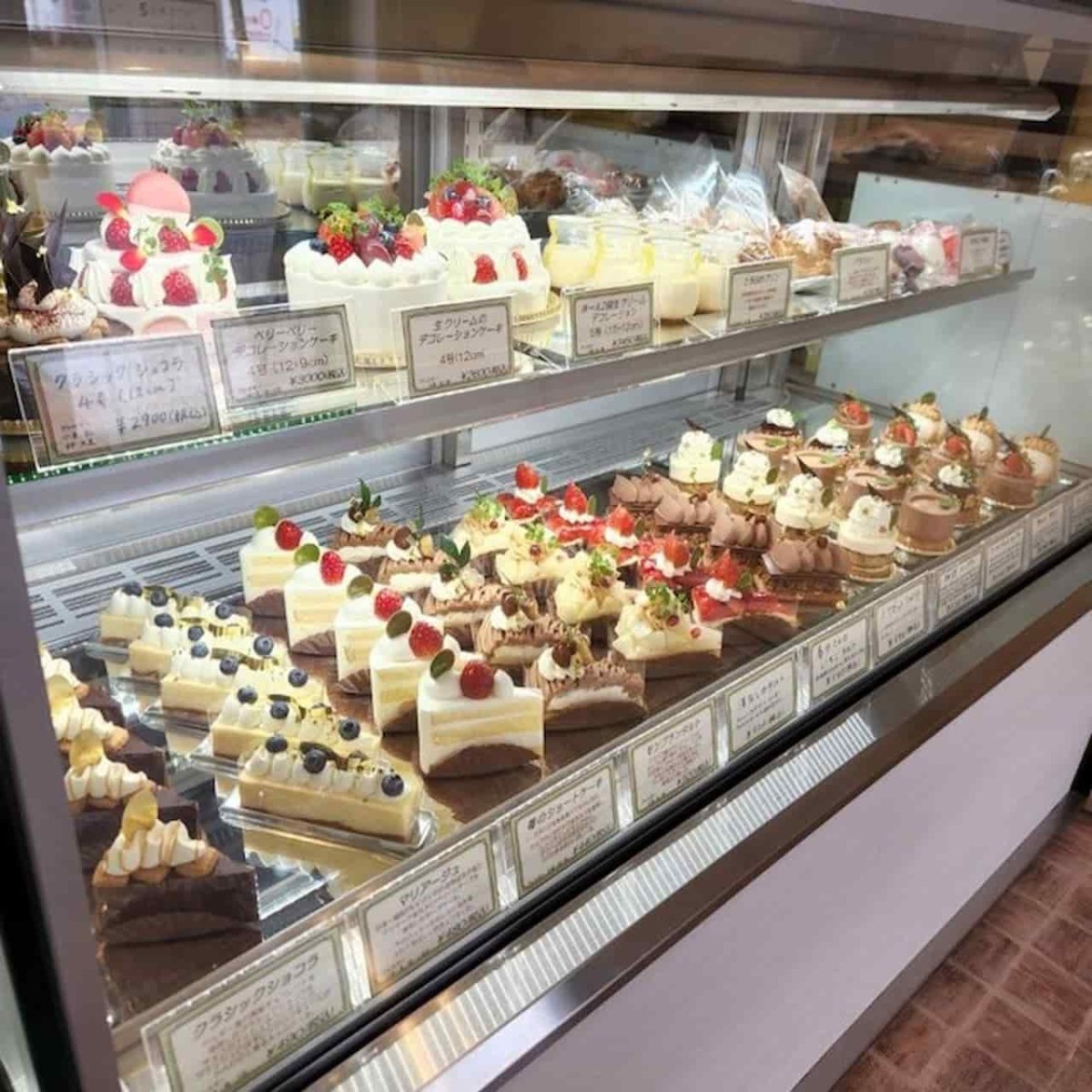 島根県出雲市にある『パティスリールノワール』で販売しているケーキ