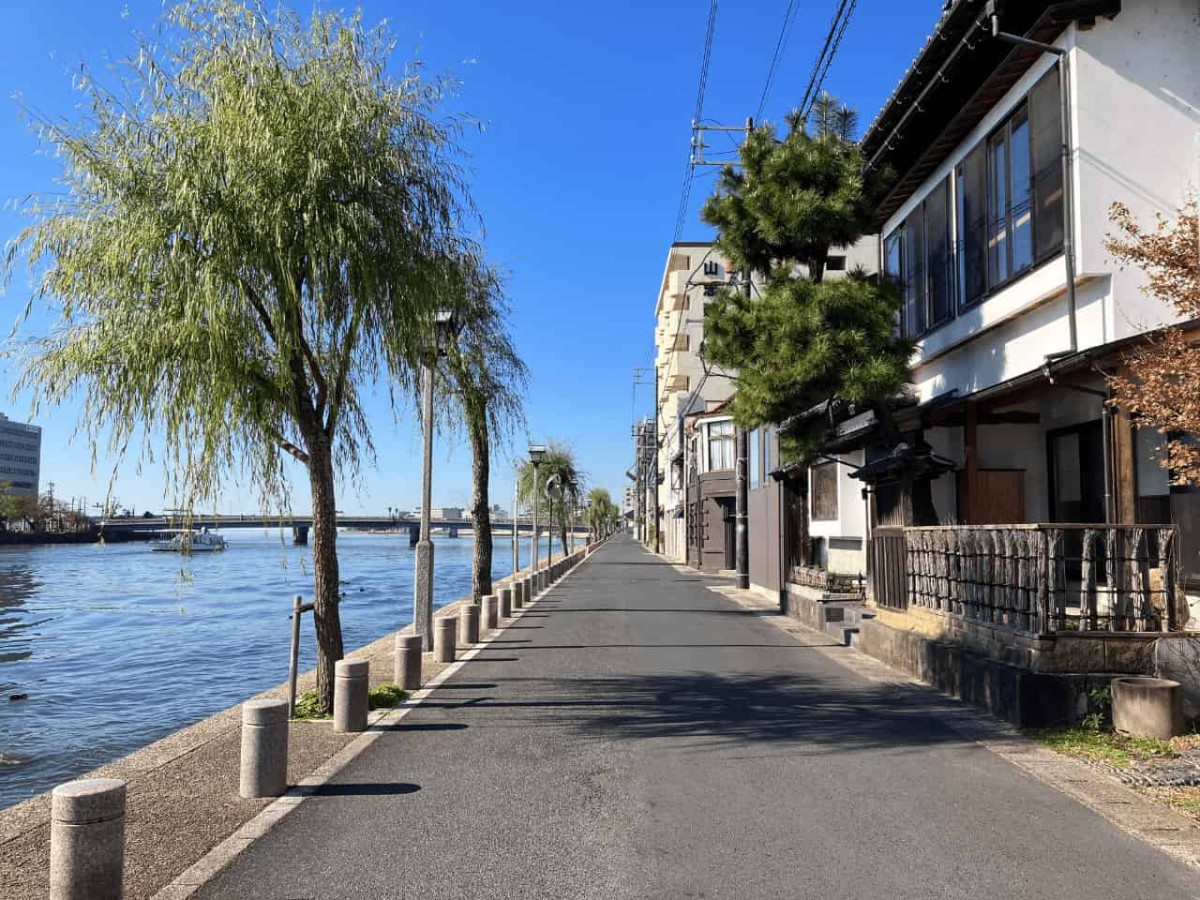 島根県松江市東本町の散歩風景