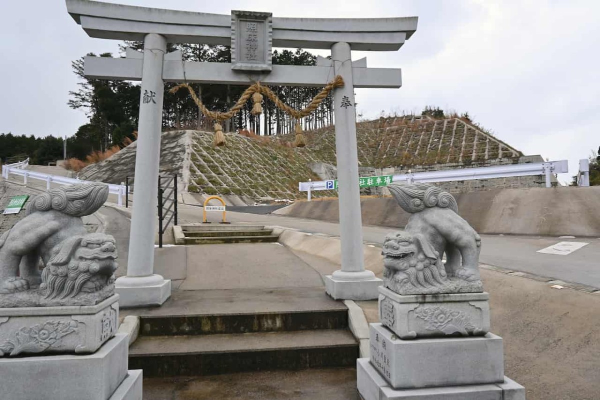 島根県松江市にある『照床児童公園』の横にある『照床神社』の鳥居