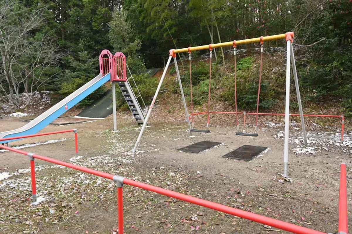 島根県松江市にある『照床児童公園』の遊具