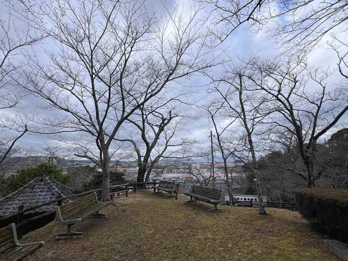 島根県安来市にある『安来公園（社日公園）』の丘の上からの眺め