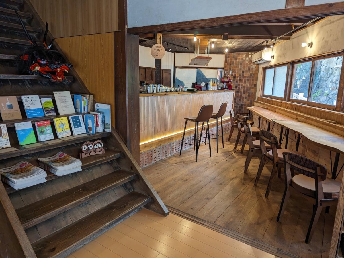 島根県江津市の有福温泉にあるカフェ『有福どりっぷ』の店内