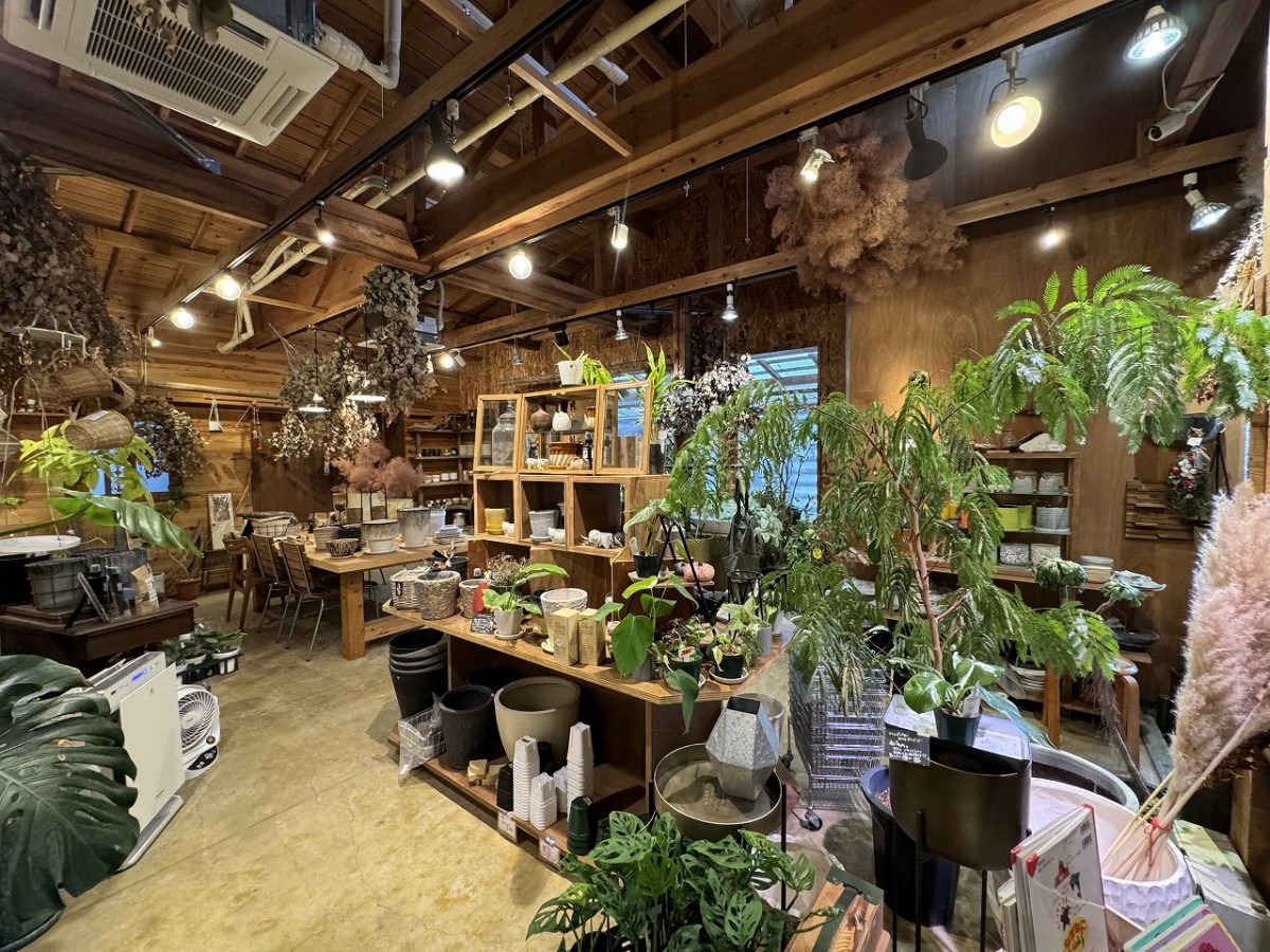 鳥取県米子市にあるガーデニング雑貨のお店『コルテ』の店内