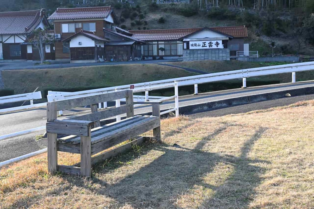 鳥取県米子市の『大袋児童公園』にあるベンチ