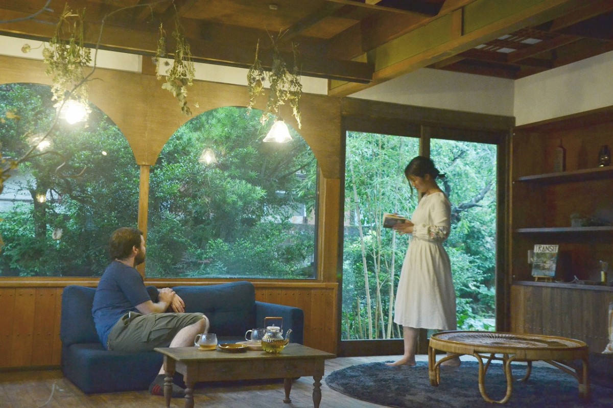 島根県津和野町にオープンしたゲストハウス＆カフェ『野窓』のカフェラウンジ