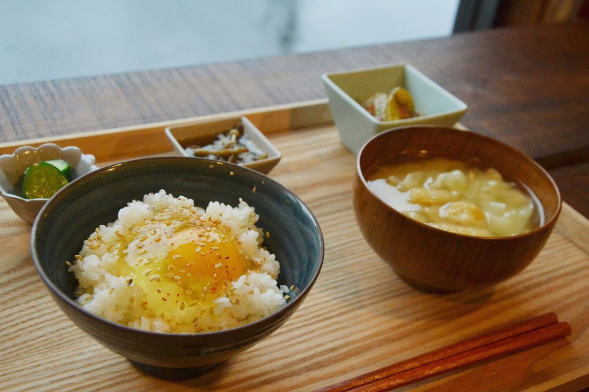 島根県津和野町にオープンしたゲストハウス＆カフェ『野窓』のカフェで提供される朝食メニュー
