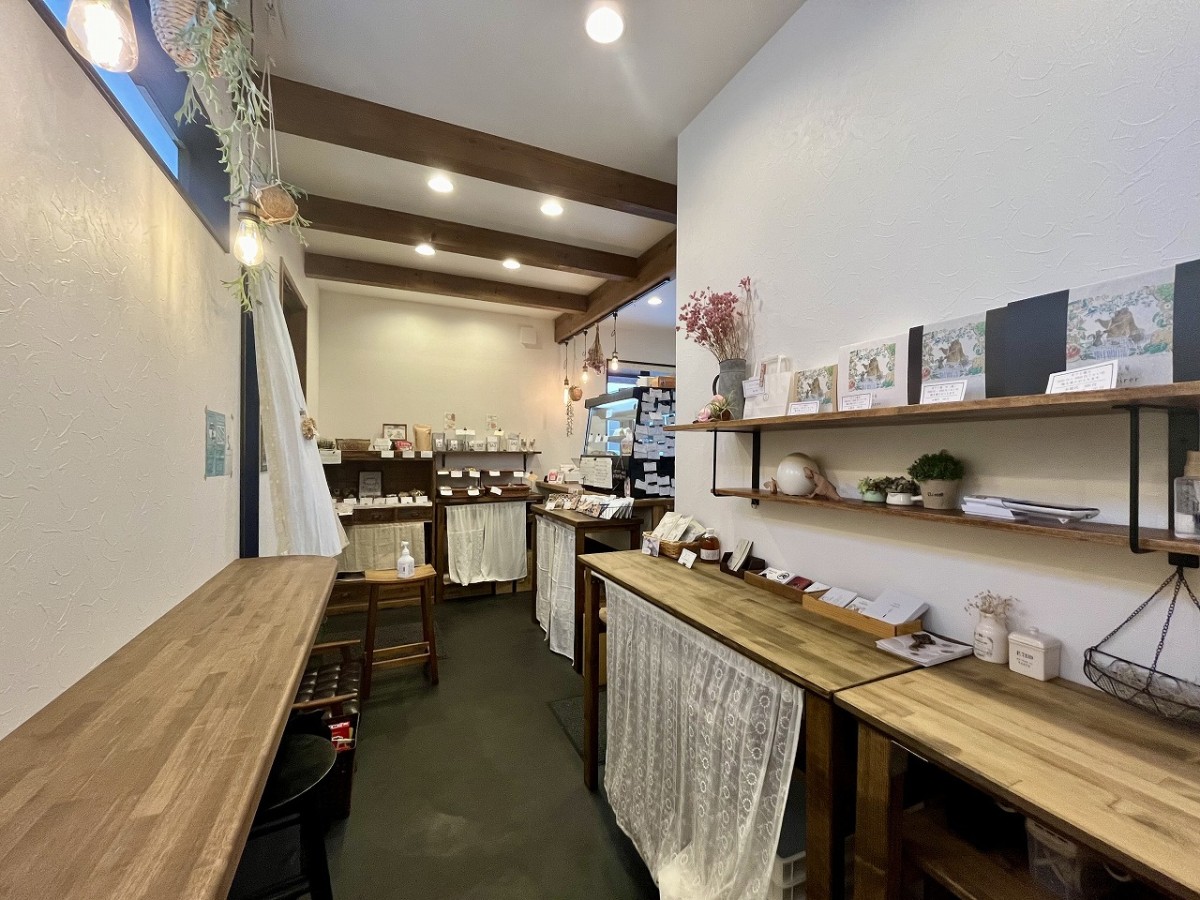 鳥取県日吉津村にある、タルトと焼き菓子のお店「respirer（レスピレ）」の店内