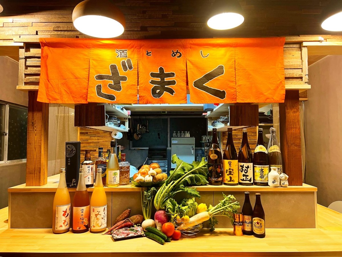 島根県松江市にオープンした居酒屋『酒とめしざまく』の店内の様子