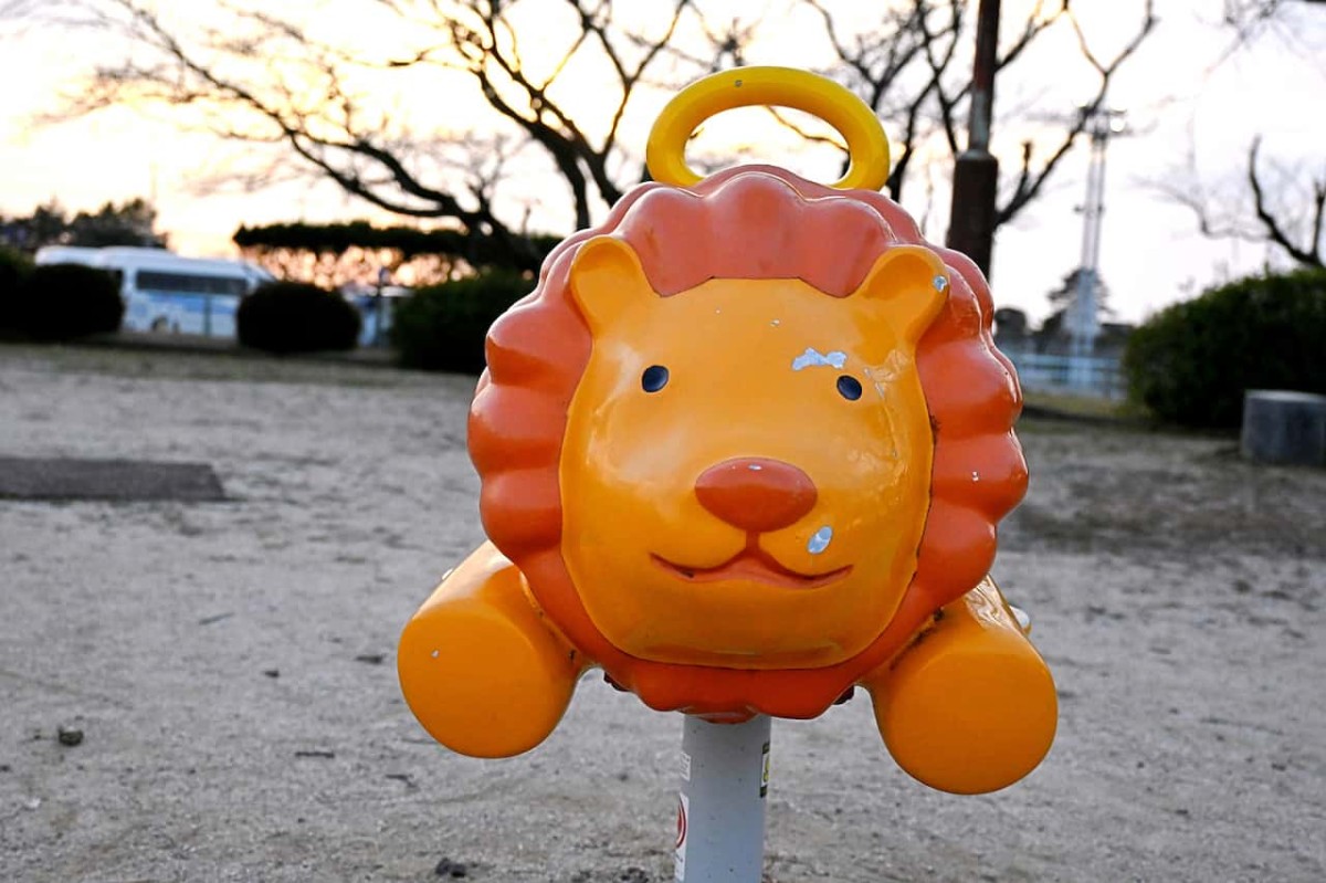 島根県出雲市の『神前西児童公園』にあるライオンのスプリング遊具