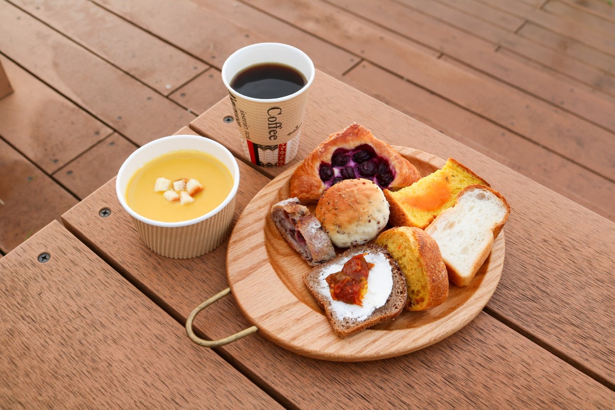 島根県大田市（三瓶山）の人気イベント「天空の朝ごはん」の朝食イメージ