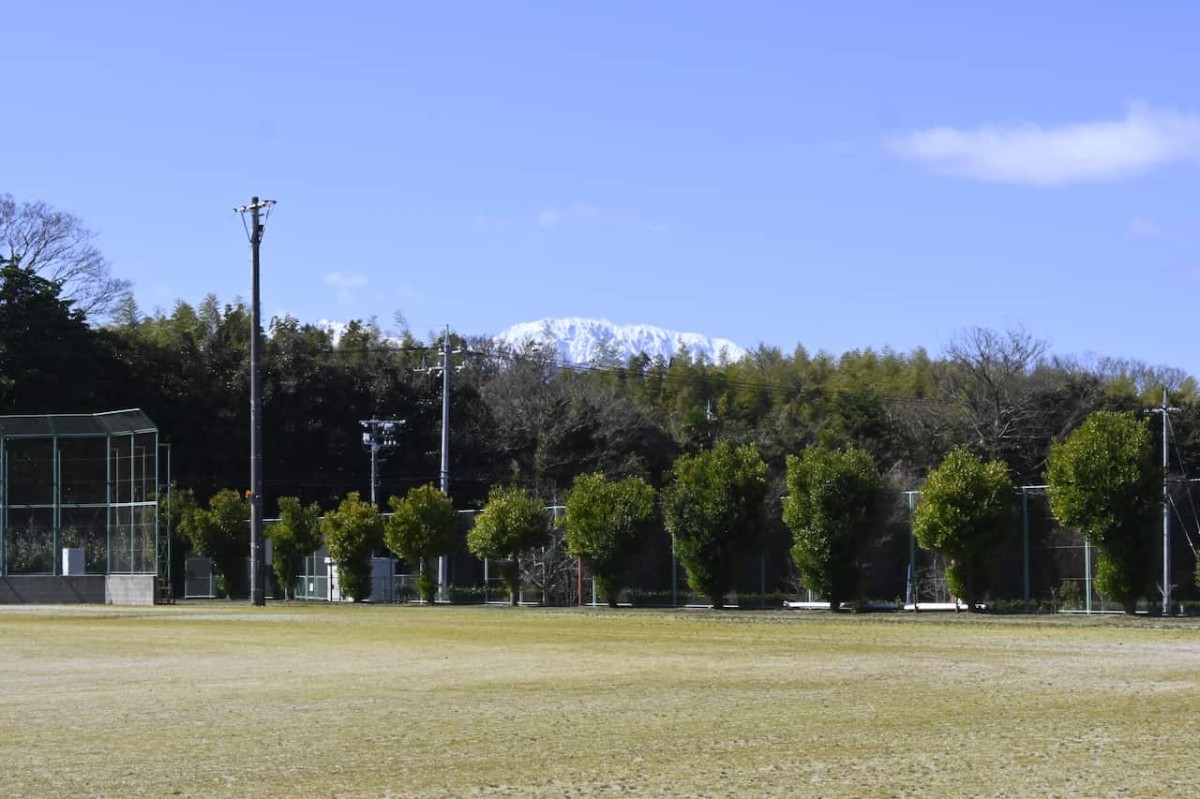 鳥取県琴浦町の『赤碕総合運動公園』から見える大山