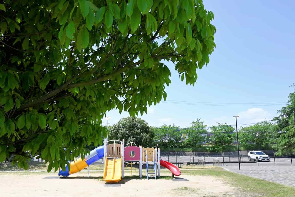 島根県益田市にある『雪舟西児童公園』の遊具