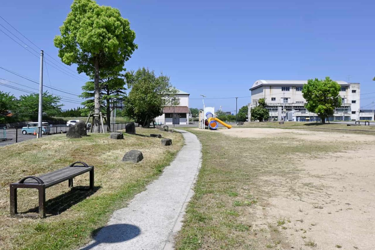 島根県益田市にある『雪舟西児童公園』の広場