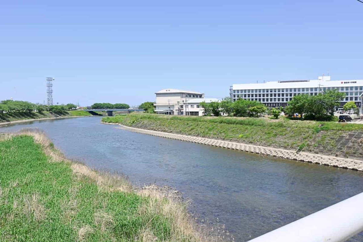 島根県益田市にある『雪舟西児童公園』近くの川