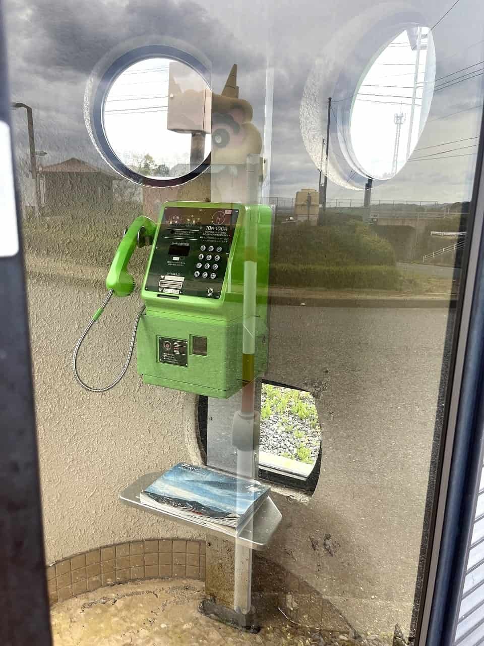 鳥取県西伯郡伯耆町にある「溝口展望駐車場」にいる鬼_公衆電話
