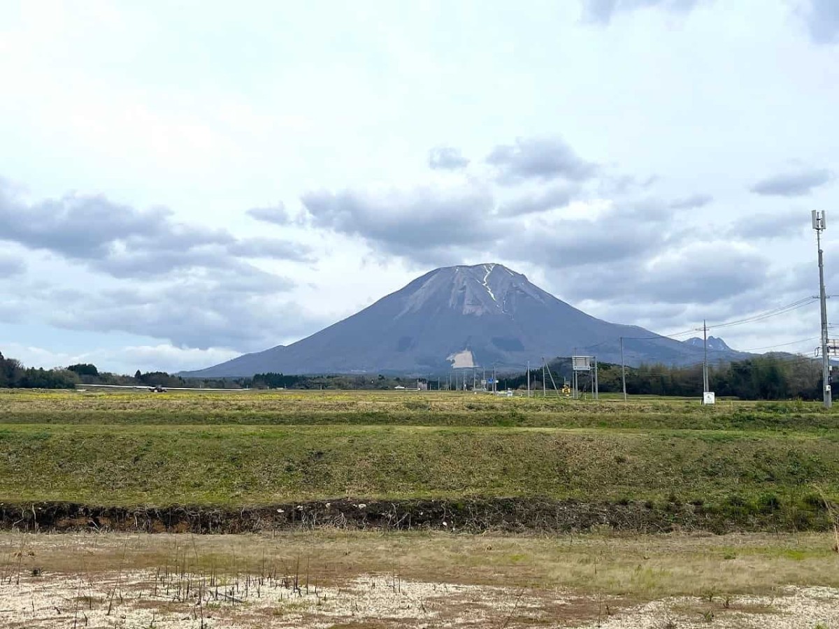 鳥取県西伯郡伯耆町にある「溝口展望駐車場」から見える大山