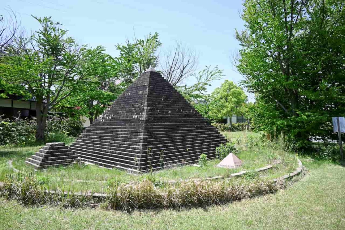 鳥取県鳥取市の『美保公園』にあったピラミッド