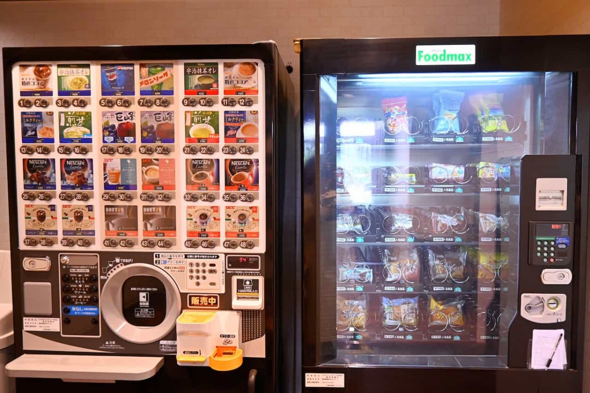 鳥取県北栄町にあるフリーWi-Fiスポット『SELF café JAMMER』店内にある自販機