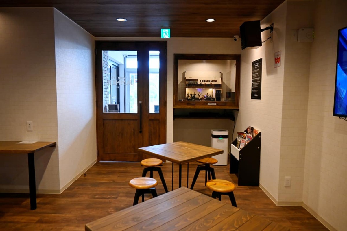 鳥取県北栄町にあるフリーWi-Fiスポット『SELF café JAMMER』の店内