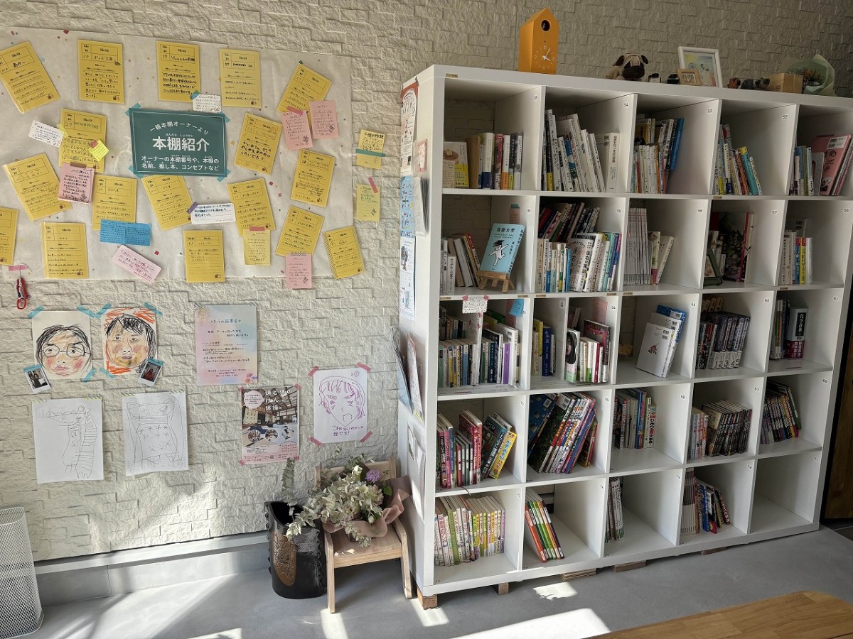 島根県松江市にオープンした私設図書館『すきがあつまるみんなの図書館たう』の館内の様子