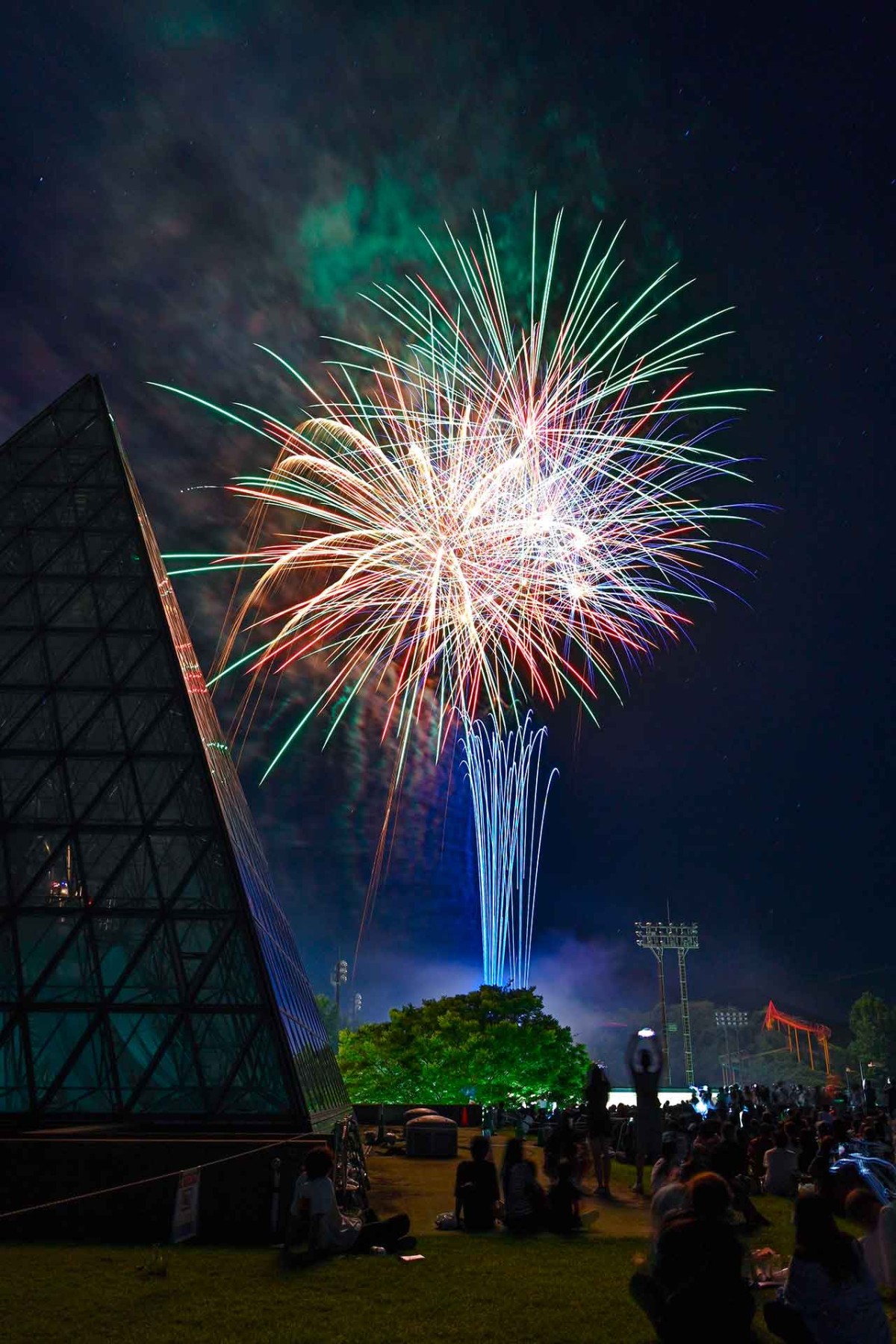 島根県大田市で開催される夏祭り「にまごいせ祭」の過去開催時の花火の様子