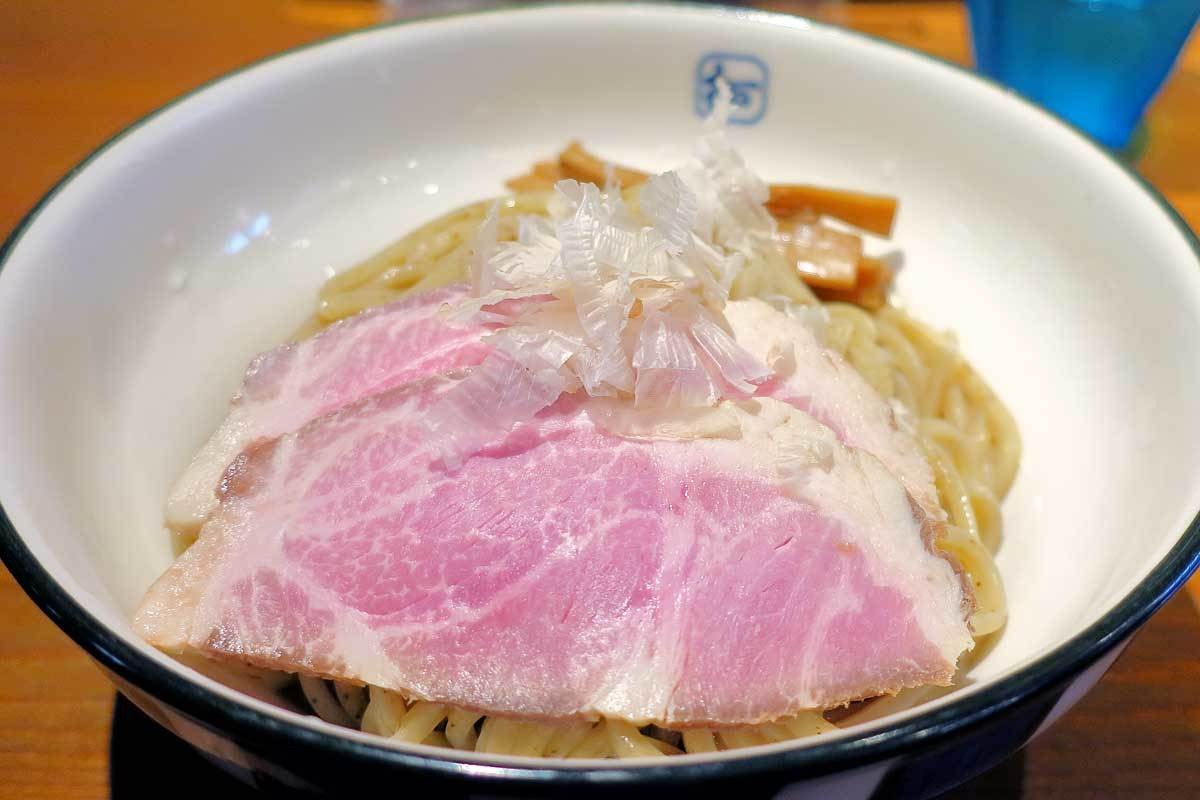 松江市学園エリアの人気ラーメン店『麺や拓 松江店』の夏限定メニュー「冷辛つけ麺」