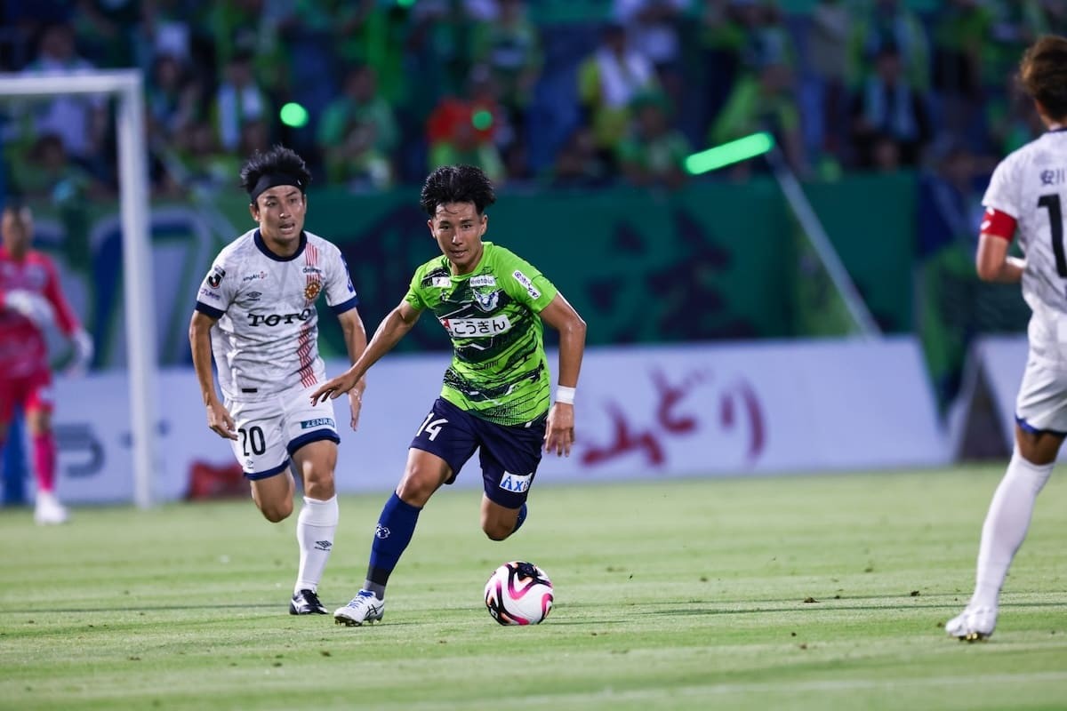 鳥取県のプロサッカークラブ「ガイナーレ鳥取」の試合風景