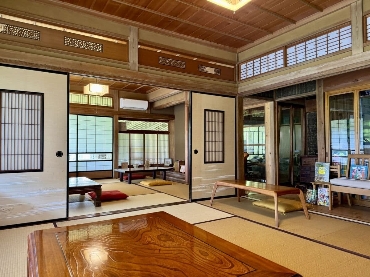 島根県雲南市にある穴場の古民家カフェ『Soban』の店内