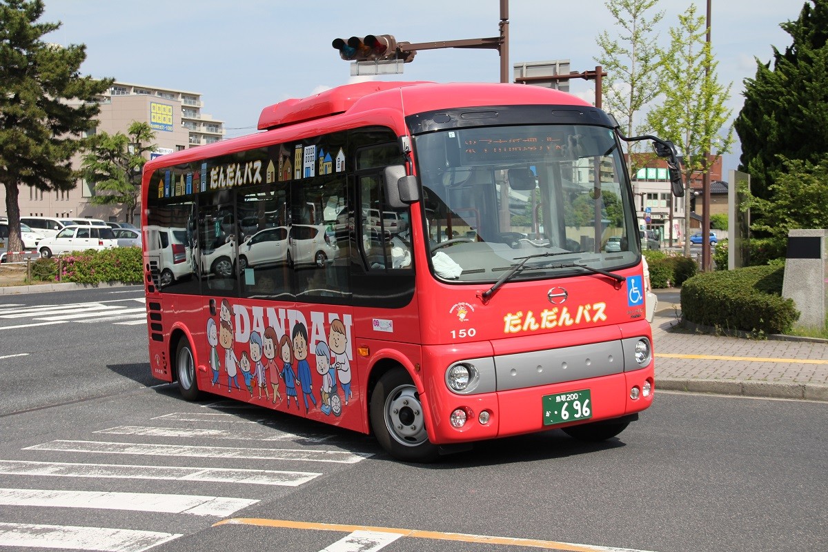 米子市内を走るだんだんバス