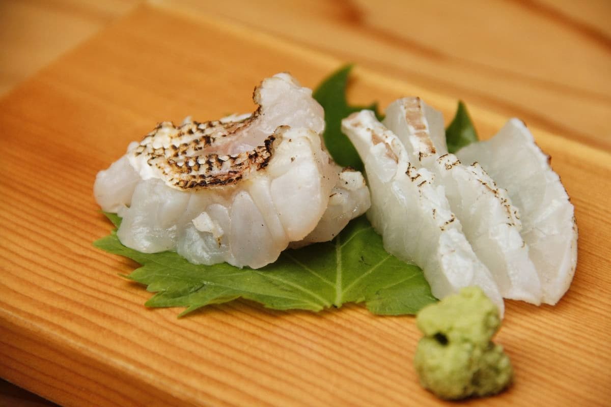島根県松江市寺町の和食店『海奴-みやこ』の真鯛の刺身
