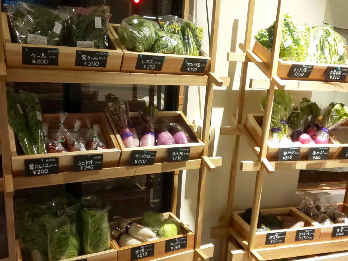 松江市白潟本町の八百屋カフェ『rooot』の八百屋スペース